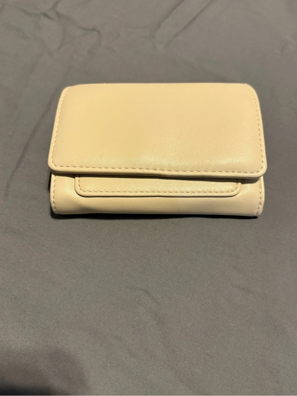 Compact Faux Leather Trifold Cream Card Holder Wallet - Sleek Everyday Organizer